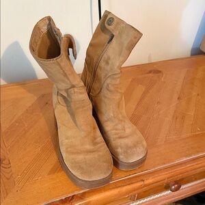 Skechers Tan Ankle Boots
